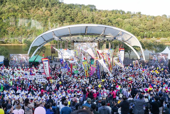 30개 전 읍면동 함께하는 합동농악놀이. ⓒ 진주시