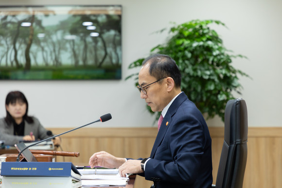 고학수 개인정보보호위원회 위원장이 지난 14일 오후 서울 종로구 정부서울청사에서 2024년 제3회 개인정보보호위원회 전체회의에서 모두발언을 하고 있다. ⓒ 개인정보보호위원회