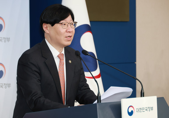 김주현 금융위원장이 26일 오전 서울 여의도 한국거래소에서 한국거래소 등 유관기관과 함께 개최한 한국 증시 도약을 위한 기업 밸류업 지원방안 1차 세미나에 참석해 축사했다. ⓒ 연합뉴스