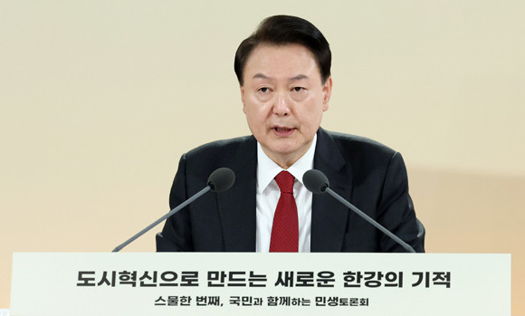윤 대통령은 '도시혁신으로 만드는 새로운 한강의 기적'을 주제로 21번째 민생토론회를 개최했다. ⓒ 연합뉴스