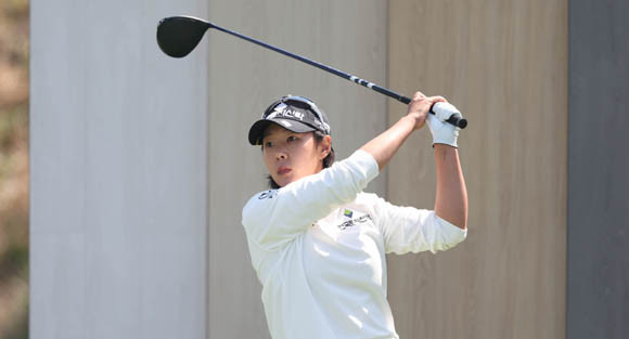 박지영의 통산 상금은 41억5186만 원으로 3위 이정민과 약 4000만 원 차이다. ⓒ KLPGA