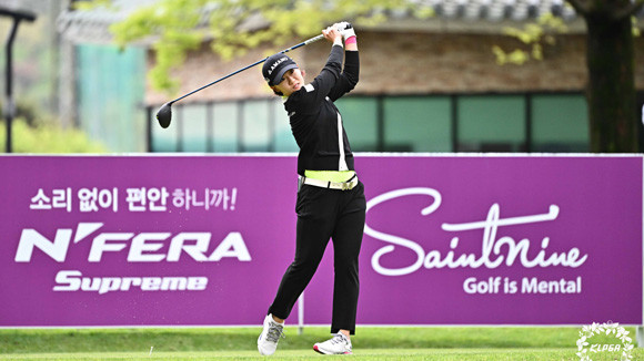 최은우가 KLPGA 투어 넥센·세인트나인 마스터즈 2024에서 우승을 차지하며 올 시즌 첫 '와이어 투 와이어' 우승을 달성했다. ⓒ KLPGA