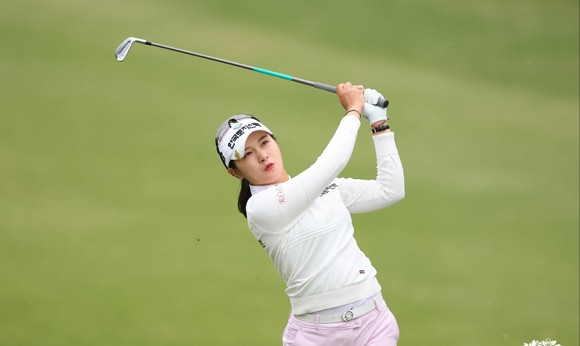 박현경이 올해 KLPGA 투어 5개 대회 모두 출전해 위메이드 대상포인트와 위믹스 포인트 랭킹 Top10을 4번 기록했다. ⓒ KLPGA