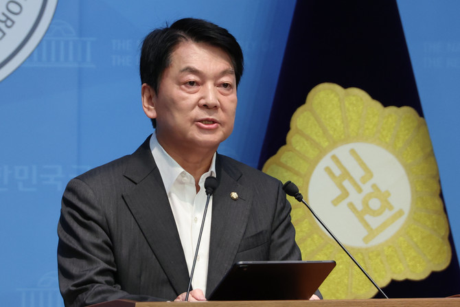윤희숙 전 의원을 선장으로 한 국민의힘 혁신위원회가 출항을 알리고 있다. 하지만 다른 한편에서는 안철수 의원의 혁신위원장 사퇴로 인한 내홍이 이어지고 있어 시선이 분산되는 모습이다. ⓒ 연합뉴스