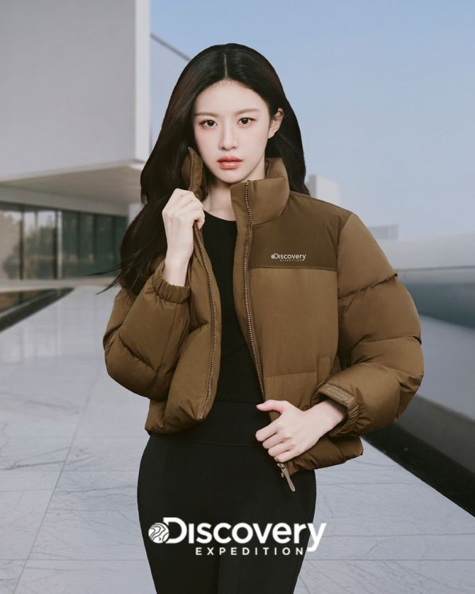 디스커버리 익스페디션이 25FW 시즌을 맞아 '우먼스 크롭 다운 시리즈'를 출시하고 브랜드 앰버서더 고윤정과 함께한 화보를 공개했다. 디스커버리 익스페디션