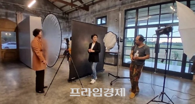 지난 19일 '빽방앗간'에서 백승휴 포토테라피가 '나'를 담는 예술