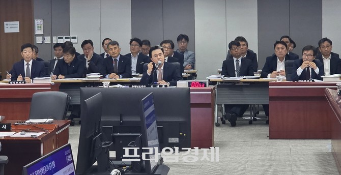 김태흠 충남도지사가 국정감사에 참여하고 있는  모습. ⓒ 프라임경제