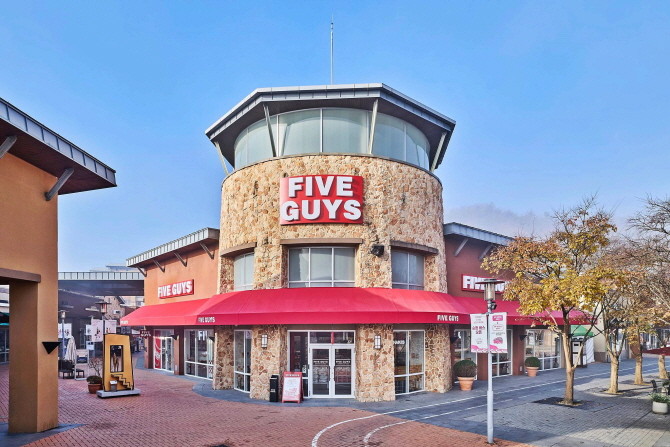 파이브가이즈 여주 9호점 매장 전경. 에프지코리아