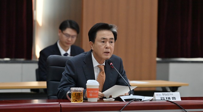 충남, 1조2000억원 'AI 빅딜' 성사...대한민국 데이터 심장부로 직행 - 뉴스 썸네일 이미지