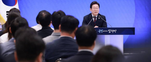 취임 30일…李 