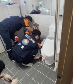 [포토] 포스코 노동조합, 홀몸 어르신 주거환경개선 봉사활동
