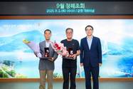 [남해군 소식] 6·25전쟁 참전용사 故신동민 하사·故박남길 상병 '화랑무공훈장 전수'