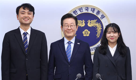 李 