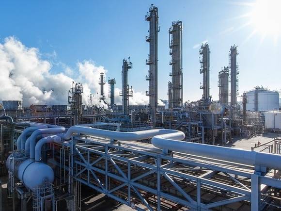 겹악재 석유화학, '중동 사태'에 위기 고조