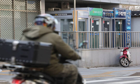 기업대출 50조 급증…중기 연체율 '경고등'