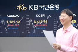코스피, 불확실성에도 실적 기대감에 '6400선 안착'…코스닥 0.18%↑