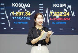 코스피, 삼전·하닉 랠리에 사상 첫 '7800선 안착'…코스닥 0.03%↓