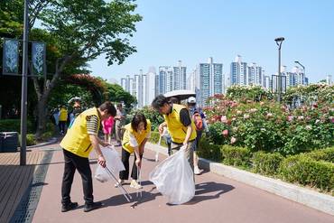[카드] IPARK현대산업개발 '중랑장미축제 환경정비' ESG 기반 상생 활동 확대