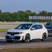[시승기] 숫자보다 감각, BMW iX3가 말하는 전기차의 재미