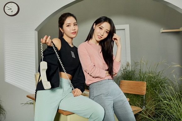 안다르가 7일과 내일에 걸쳐 베스트 셀러 '에어리핏 에센셜 슬리브'와 '에어스트 올데이 슬랙스'를 새롭게 선보인다. © 안다르