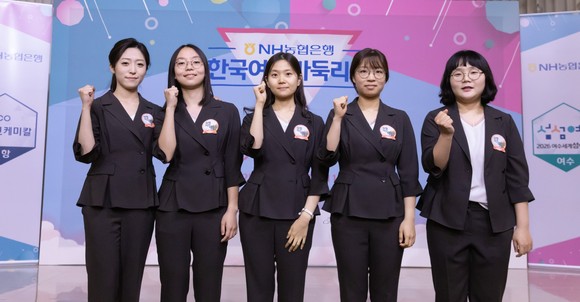 왼쪽부터 문도원 감독, 박소율, 김경은, 최정, 강다정. ⓒ 보령시