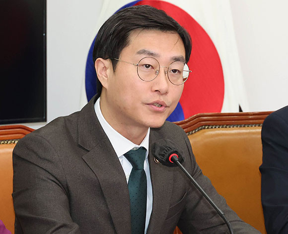 더불어민주당은 지구당 부활을 추진하겠다는 보도에 대해 사실과 다르다고 반발했다. ⓒ 연합뉴스