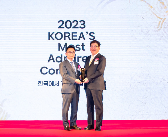 에쓰오일이 KMAC가 주관하는 '한국에서 가장 존경받는 기업'평가에서 7년 연속 1위를 수상했다. ⓒ 에쓰오일