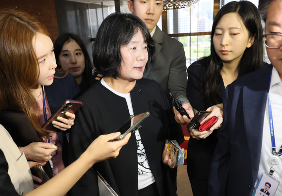 재일본조선인총연합회 주최 행사에 참석한 무소속 윤미향 의원에 대해 경찰이 수사에 착수했다. ⓒ 연합뉴스