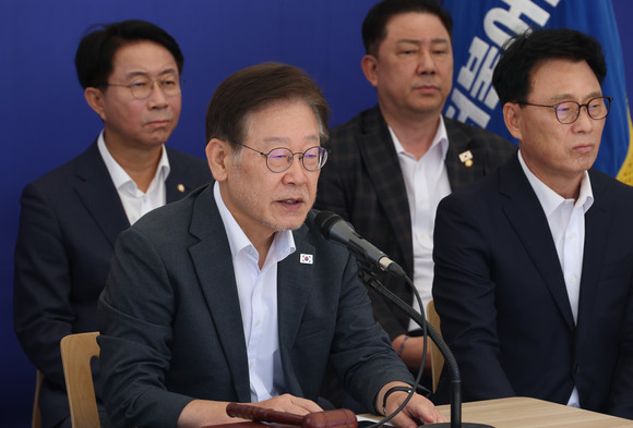 이재명 더불어민주당 대표가 8일 열린 최고위원회의에서 발언하고 있다. ⓒ 연합뉴스