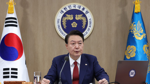 윤 대통령은 14일 주재한 국무회의에서 개인투자자를 보호하기 위한 근본적인 개선방안을 만들어낼 때까지 공매도를 금지한다고 밝혔다. ⓒ 연합뉴스