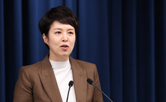 김 수석은 APEC 정상회의가 열리는 16일 서면 브리핑을 통해 "APEC 정상회의에서도 민생에 역점을 둘 것"이라고 밝혔다. ⓒ 연합뉴스