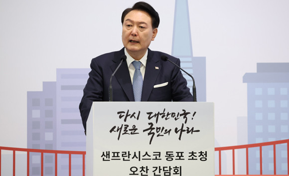 윤 대통령은 우리나라 대통령으로서 11년 만에 처음으로 북캘리포니아 동포 들과 간담회를 가졌다. ⓒ 연합뉴스