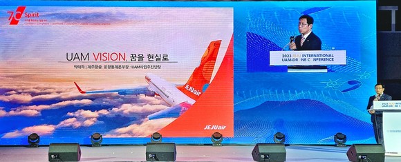 박태하 제주항공 UAM 사업추진단장이 'UAM VISION, 꿈을 현실로'라는 주제로 발표를 진행하고 있다. ⓒ 제주항공