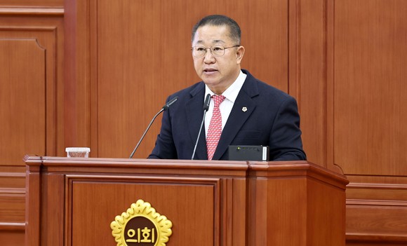 제274회 제2차 정례회 제2차 본회의에서 시정 질문을 하고 있는 이한영 의원. ⓒ 의회사무국