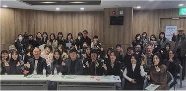 '생명존중과 자살예방을 위한 생명토크 콜로키움' 행사 후 참석자들이 기념촬영을 하고 있다. ⓒ 프라임경제