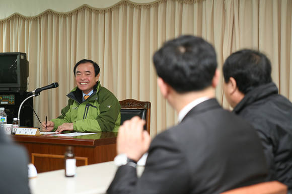 장병완 의원은 남구 월산동에 위치한 자원봉사자센터를 방문해 독거노인, 장애인, 아동, 다문화 등 취약계층을 위한 복지서비스 강화를 논의해왔다. ⓒ 장병완 의원실
