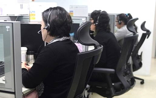한 홈쇼핑업체의 경우 주간근무는 자회사 소속 상담사, 초과근무와 휴일근무는 하도급업체 상담사가 맡고 있다. 하도급업체 상담사는 이처럼 비선호 시간대를 담당하고 있었다. 사진은 기사와 무관함. ⓒ 네이버 블로그 캡처