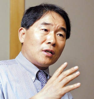 황주홍 의원은 '감정노동종사자의 보호 등에 관한 법률 입법 공청회'를 마련하는 등 감정노동자 보호에 힘쓰고 있다. ⓒ 황주홍 의원실