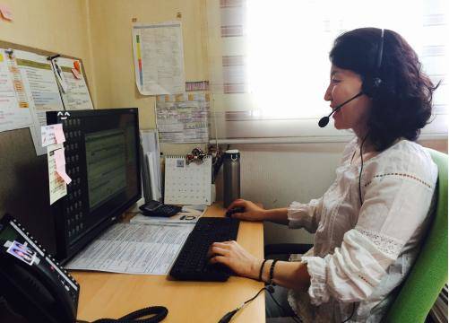 콜센터 상담사가 재택근무하고 있다. 사진은 기사 내용과 무관. ⓒ CJ텔레닉스