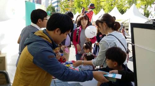 10일 한국도박문제관리센터는 서울 노원역 일대에서 청소년 도박문제 및 폭력예방 캠페인을 펼쳤다. ⓒ 한국도박문제관리센터