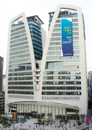 신한카드의 모든 전자결재양식에는 '최종결재는 고객이 하십니다'라는 문구가 적혀있을 만큼 고객을 위한 서비스를 펼치고 있다. ⓒ 신한카드