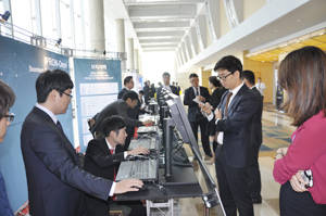 브리지텍이 스펙트라와 마인즈랩과 협업해 아이프론에서 더 확장된 아이프론 옴니를 선보였다. = 김경태 기자