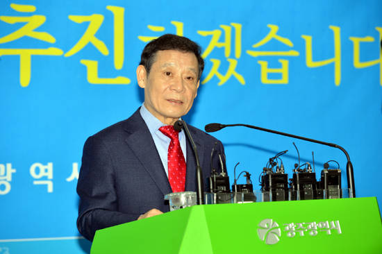 윤장현 광주광역시장은 24일 도시철도 2호선 건설을 정상 추진하겠다고 밝혔다. ⓒ 광주광역시