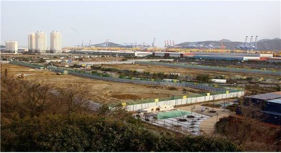 신항 북측 배후부지 공동주택 건설지. ⓒ 창원시 진해구