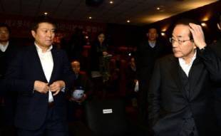 고 이인원 롯데그룹 부회장 자살 사건으로 롯데 수사에 어떤 파장이 미칠지 주목된다. 고인(사진 오른쪽)과 또다른 주요 가신으로 꼽히는 소진세 롯데그룹 대외협력단장(왼쪽). © 뉴스