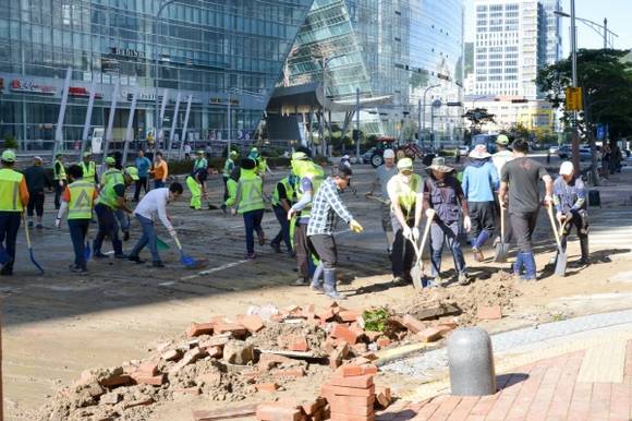 해운대구청 전직원과 민관 단체들이 복구에 전력하는 모습. ⓒ 프라임경제