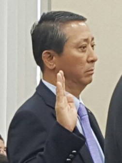 권영수 LG유플러스 부회장이 18일 정무위원회 국정감사 증인으로 출석해 선서하고 있다. ⓒ 프라임경제