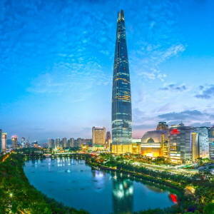 검찰 수사가 롯데의 병폐를 털어내는 대신 오히려 2세 경영권 확립이라는 엉뚱한 방향으로 튈 가능성이 제기되고 있다. 사진은 롯데 번영의 상징인 롯데월드타워 전경. ⓒ 롯데물산