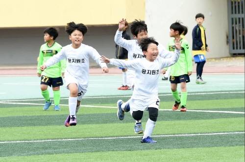 광지원초의 골 세리머니 장면. ⓒ광주시