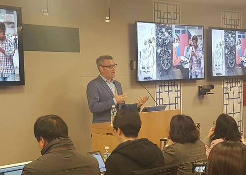 마크 달시 페이스북 크리에이티브숍 부사장이 1일 페이스북 코리아 강남 본사에서 기자간담회를 열고 광고 컨설팅 조직인 크리에이티브숍을 설명하고 있다. ⓒ 프라임경제